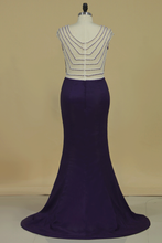 Load image into Gallery viewer, 2024 Plus Size V Neck Mermaid/Trumpet Prom Dresses With Beading Sweep Train